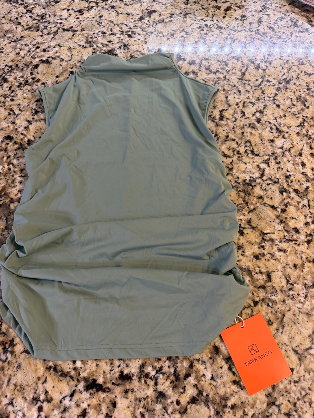 Tankaneo Relaxed Fit Sleeveless Tank Top — Sage Green
